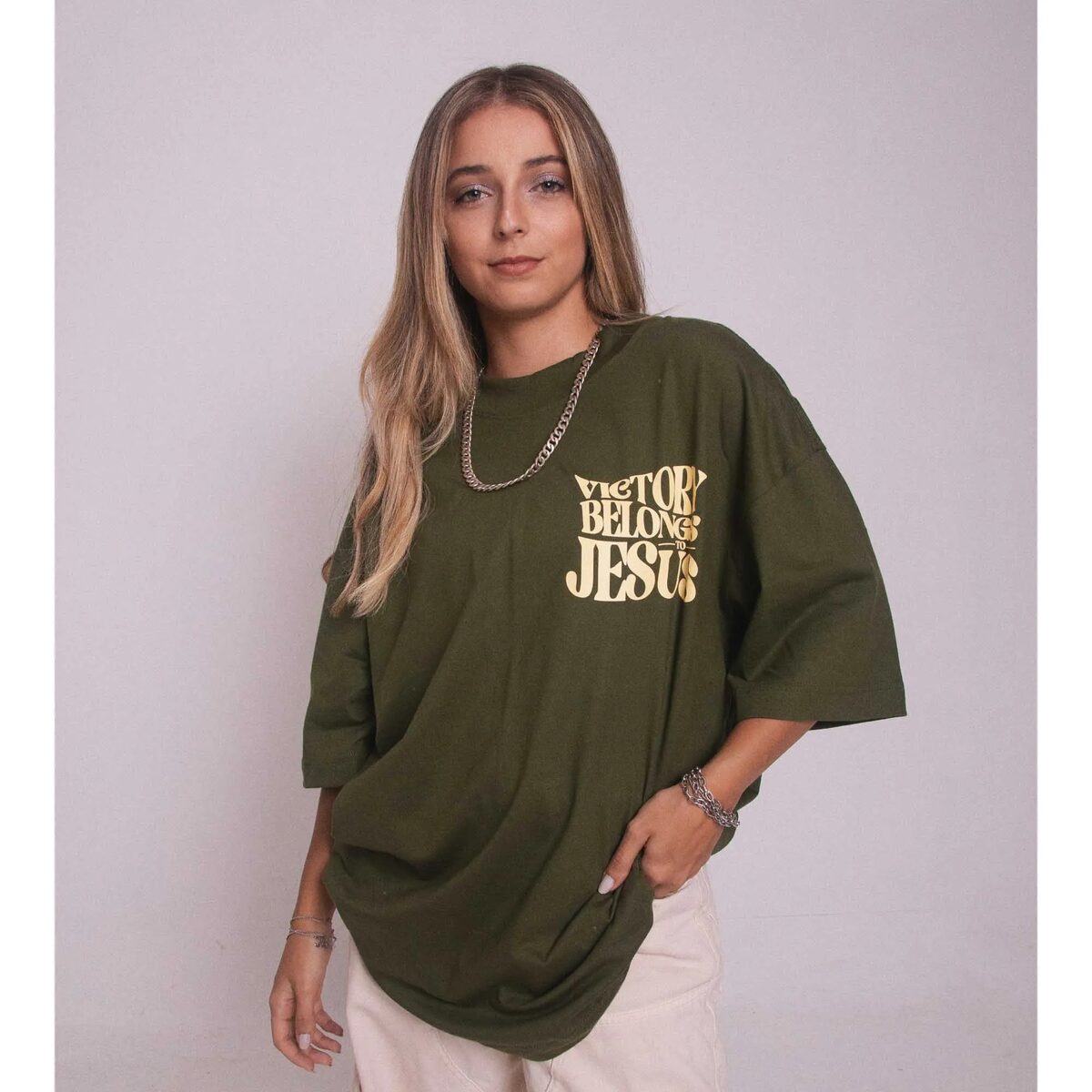 Camiseta Oversized Victory Belongs to Jesus