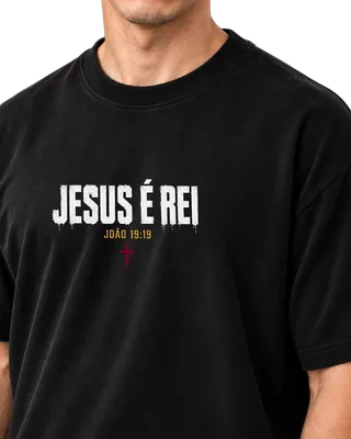Camiseta Oversized Jesus é Rei — costas